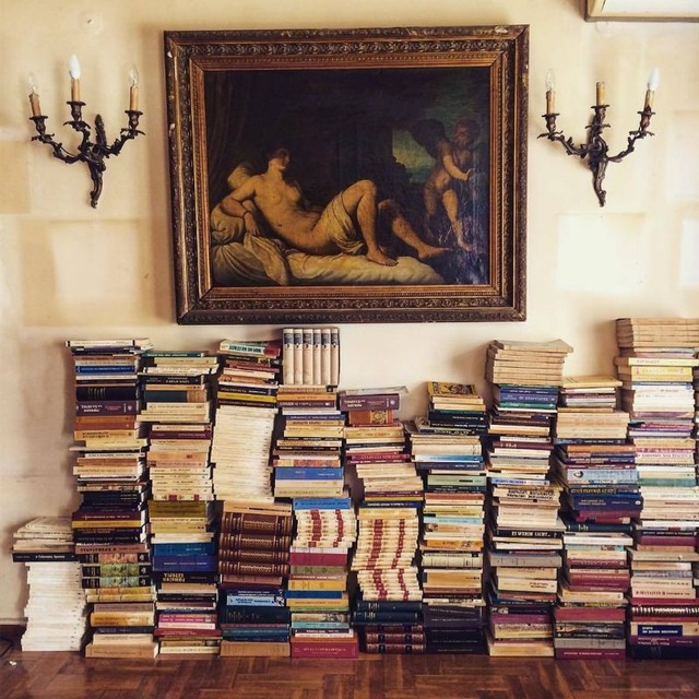 Pin by Isabelle Briffa on Book Decor Coffee table books decor, Decorating coffee