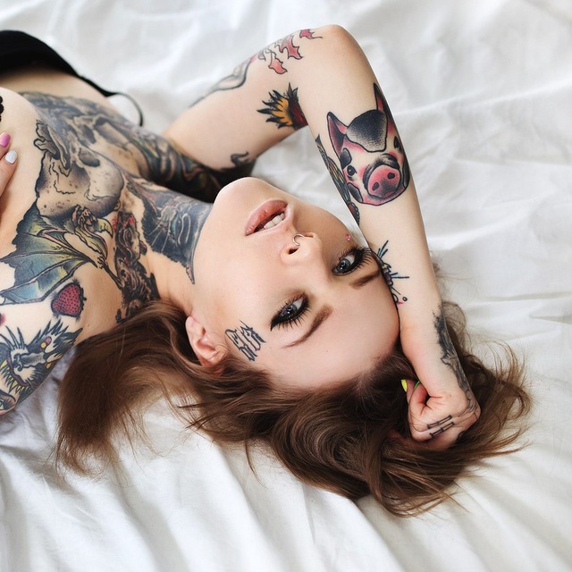 Sexy tattoo girls