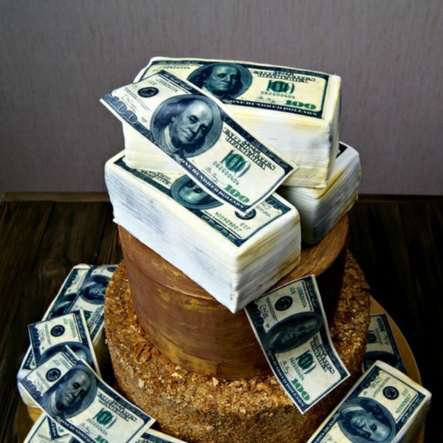 Торт 12 кг. Торт с деньгами. Торт с купюрами. Денежный торт съедобный. Торт со съедобными деньгами.